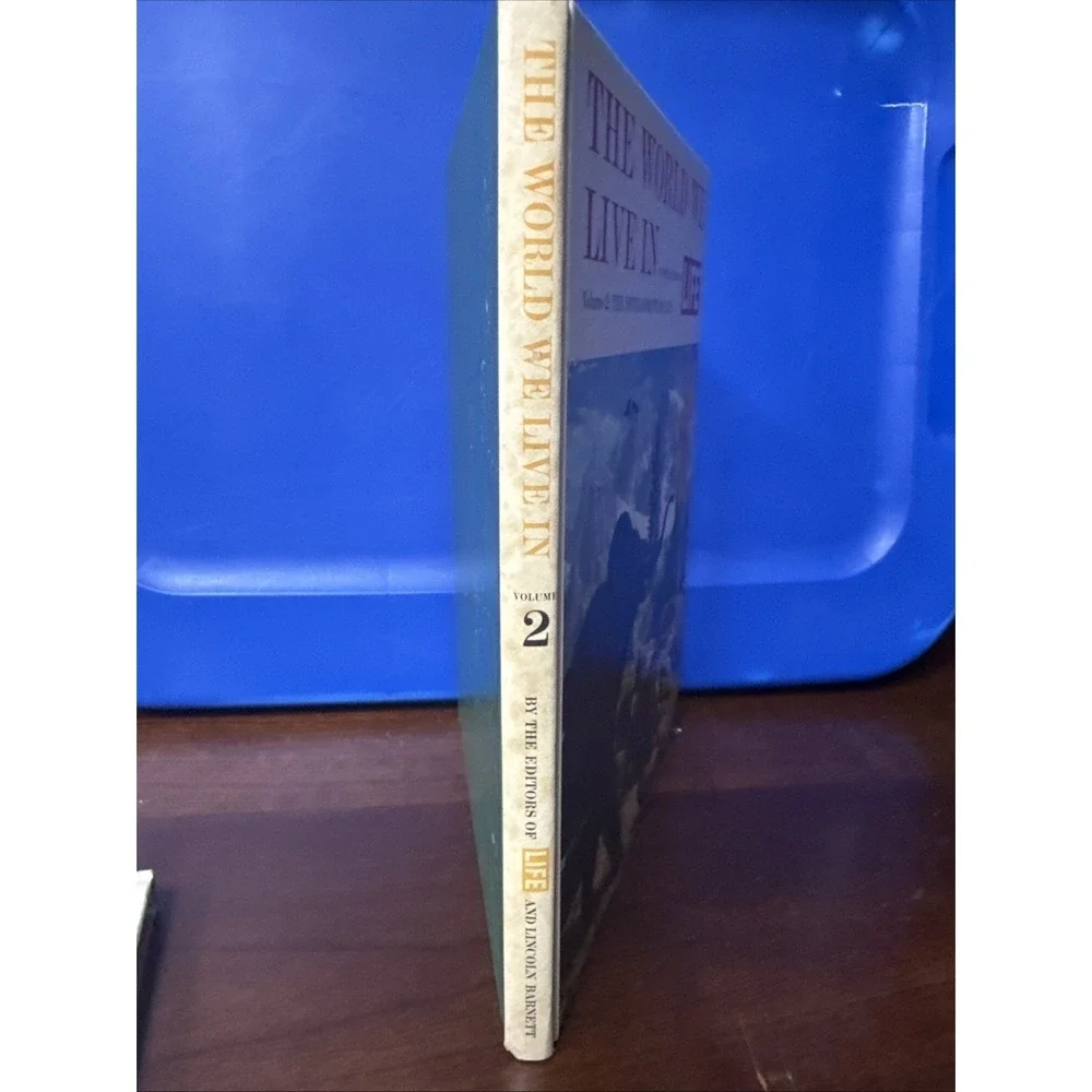 The World We Live‎ In (The Development of Life, Volume 2)